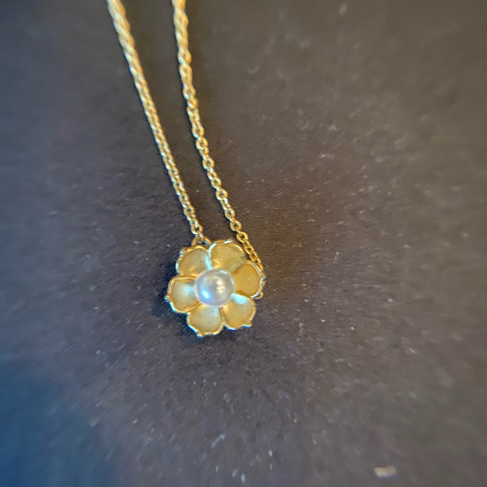 Pearl flower necklace